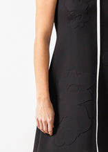 Laden Sie das Bild in den Galerie-Viewer, Neoprene Flower Dress in Black
