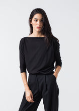 Laden Sie das Bild in den Galerie-Viewer, Boat Neck Top in Black