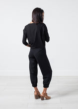 Laden Sie das Bild in den Galerie-Viewer, Boat Neck Top in Black