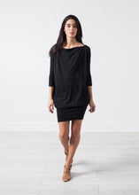 Laden Sie das Bild in den Galerie-Viewer, Tapered Boat Neck Dress