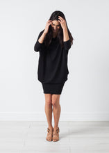 Laden Sie das Bild in den Galerie-Viewer, Tapered Boat Neck Dress