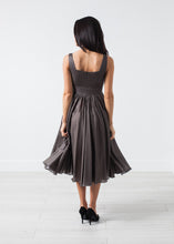Laden Sie das Bild in den Galerie-Viewer, Voile Dress in Grey Pearl