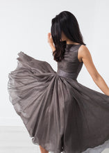 Laden Sie das Bild in den Galerie-Viewer, Voile Dress in Grey Pearl