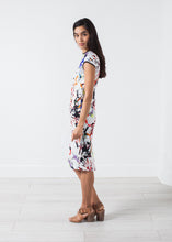 Laden Sie das Bild in den Galerie-Viewer, Dream Dress in Painted Floral