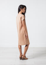 Laden Sie das Bild in den Galerie-Viewer, Philomene Dress in Camel
