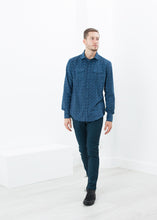 Laden Sie das Bild in den Galerie-Viewer, Western Arkansas Button-Up in Blue Floral