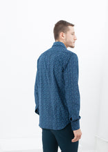 Laden Sie das Bild in den Galerie-Viewer, Western Arkansas Button-Up in Blue Floral