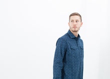 Laden Sie das Bild in den Galerie-Viewer, Western Arkansas Button-Up in Blue Floral