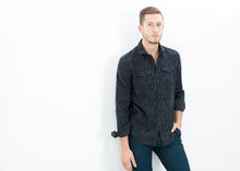 Laden Sie das Bild in den Galerie-Viewer, Western Arkansas Button-Up in Dark Hash Floral