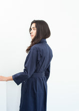 Laden Sie das Bild in den Galerie-Viewer, Sateen Trench in Navy