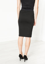 Laden Sie das Bild in den Galerie-Viewer, Coopia Skirt in Black