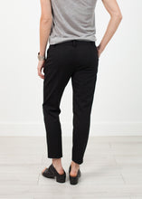Laden Sie das Bild in den Galerie-Viewer, Stretch Fitted Pant in Black