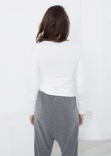 Laden Sie das Bild in den Galerie-Viewer, Stretch Tee in Milk
