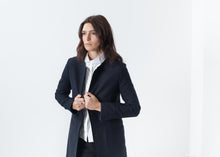 Laden Sie das Bild in den Galerie-Viewer, Tessuto Jacket in Navy