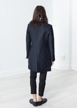 Laden Sie das Bild in den Galerie-Viewer, Tessuto Jacket in Navy