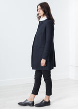 Laden Sie das Bild in den Galerie-Viewer, Tessuto Jacket in Navy