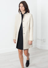Laden Sie das Bild in den Galerie-Viewer, Tessuto Jacket in Cream