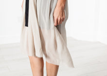 Laden Sie das Bild in den Galerie-Viewer, Chiffon Cape Back Dress in Sand