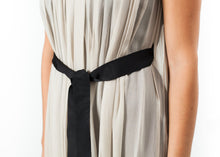 Laden Sie das Bild in den Galerie-Viewer, Chiffon Cape Back Dress in Sand