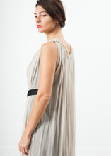 Laden Sie das Bild in den Galerie-Viewer, Chiffon Cape Back Dress in Sand