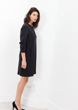 Laden Sie das Bild in den Galerie-Viewer, A-Line Pocket Shift in Black