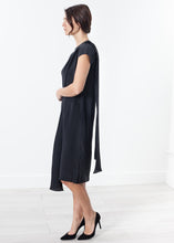 Laden Sie das Bild in den Galerie-Viewer, Elvira Dress in Black