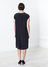Laden Sie das Bild in den Galerie-Viewer, Elvira Dress in Black