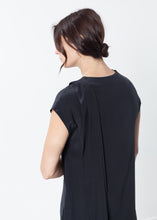 Laden Sie das Bild in den Galerie-Viewer, Elvira Dress in Black