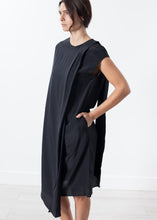 Laden Sie das Bild in den Galerie-Viewer, Elvira Dress in Black