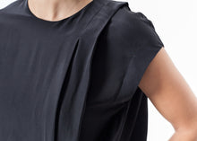 Laden Sie das Bild in den Galerie-Viewer, Elvira Dress in Black