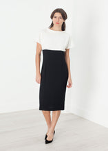 Laden Sie das Bild in den Galerie-Viewer, Pearl Fastened Dress in Cream/Black