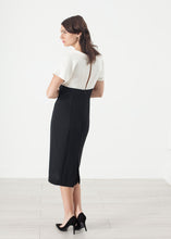 Laden Sie das Bild in den Galerie-Viewer, Pearl Fastened Dress in Cream/Black