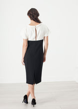 Laden Sie das Bild in den Galerie-Viewer, Pearl Fastened Dress in Cream/Black