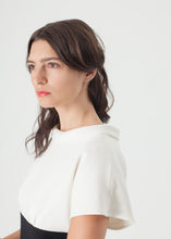 Laden Sie das Bild in den Galerie-Viewer, Pearl Fastened Dress in Cream/Black