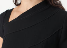 Laden Sie das Bild in den Galerie-Viewer, Lined Silhouette Dress in Black