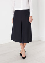 Laden Sie das Bild in den Galerie-Viewer, Tulle Pleat Skirt in Navy