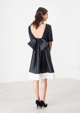 Laden Sie das Bild in den Galerie-Viewer, Tie Dress in Navy