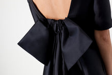 Laden Sie das Bild in den Galerie-Viewer, Tie Dress in Navy