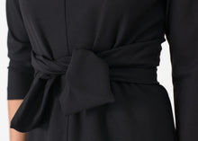 Laden Sie das Bild in den Galerie-Viewer, Tie Waist Dress in Black