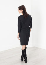 Laden Sie das Bild in den Galerie-Viewer, Tie Waist Dress in Black