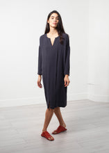 Laden Sie das Bild in den Galerie-Viewer, Long Sleeve Silk Dress