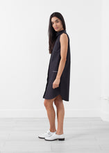 Laden Sie das Bild in den Galerie-Viewer, Sleeveless Hidden Pocket Dress