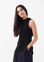 Laden Sie das Bild in den Galerie-Viewer, Curved Stripe Knit Tank