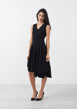 Laden Sie das Bild in den Galerie-Viewer, V-Neck Dress