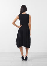 Laden Sie das Bild in den Galerie-Viewer, V-Neck Dress