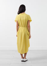 Laden Sie das Bild in den Galerie-Viewer, Ultime Silk Shirt Dress