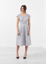 Laden Sie das Bild in den Galerie-Viewer, Robe Dress