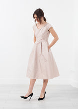 Laden Sie das Bild in den Galerie-Viewer, Robe Dress