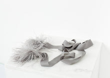 Laden Sie das Bild in den Galerie-Viewer, Feather Sash
