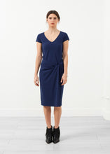 Laden Sie das Bild in den Galerie-Viewer, V-Neck Twist Dress